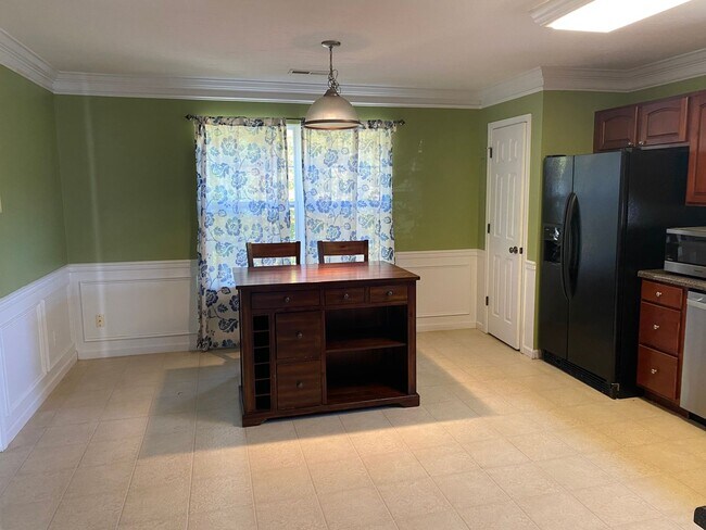 Building Photo - Knoxville 37931 - 4 bedroom, 2.5 bath home - Contact Susan Calabrese (865) 591-9204