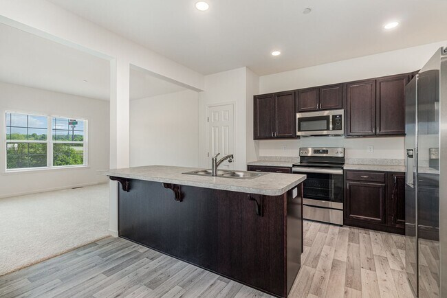 Building Photo - 7864 Oak Brook Dr