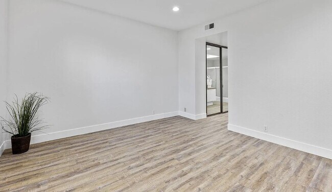 Building Photo - EXPERIENCE THE SOLITUDE OF TURTLE ROCK VILLAGE —3 Bedroom/2 Bath Condo