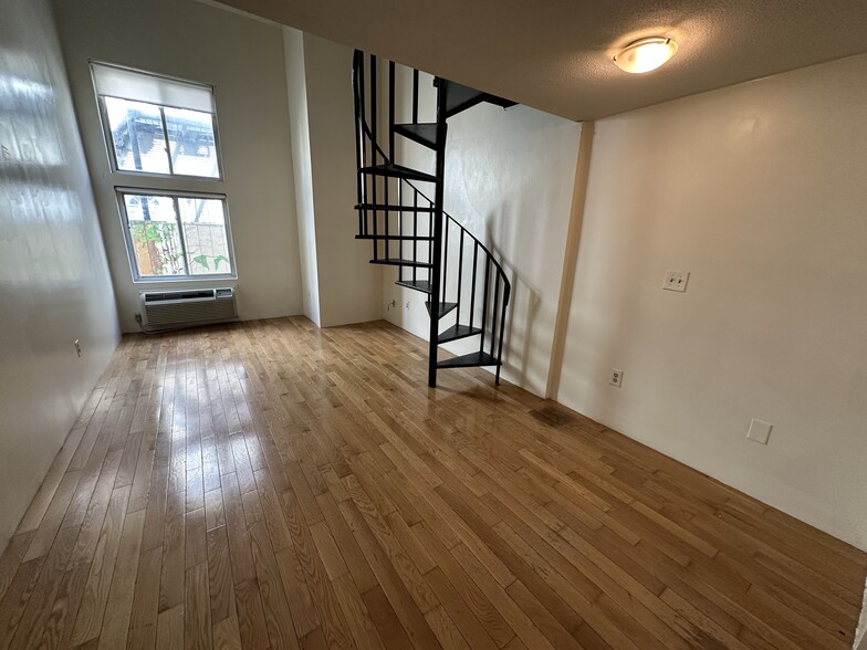 Building Photo - 377 Dorchester St