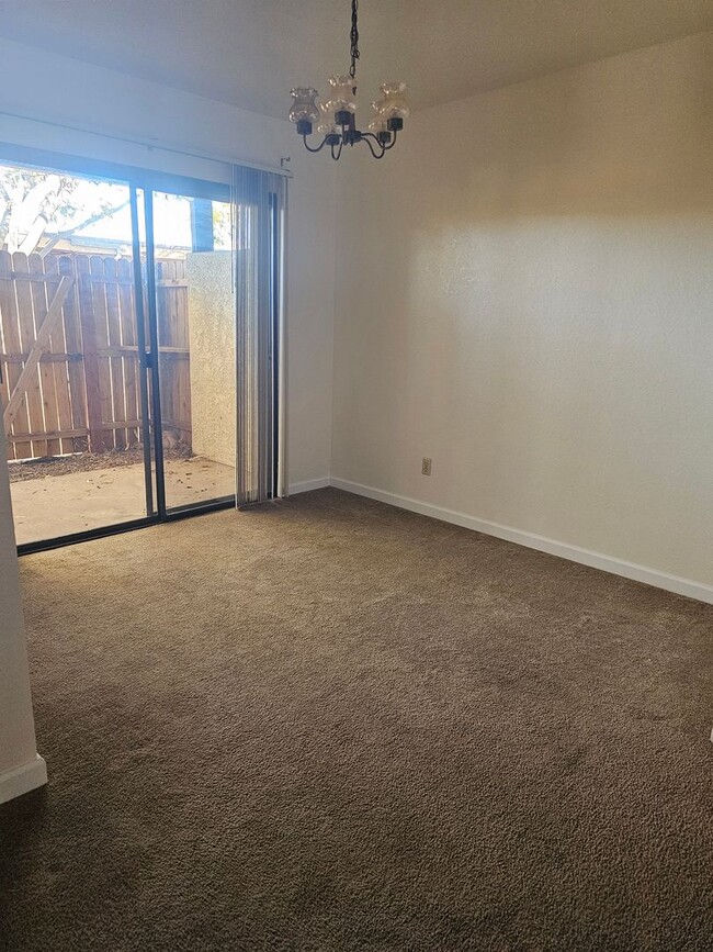 Building Photo - 2 Bedroom 1 Bath Appartment with Washer & ...