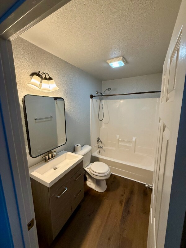 Building Photo - 406 Center Ave