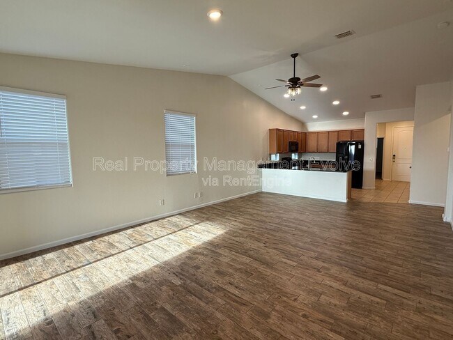 Building Photo - 36812 Yellowstone Dr