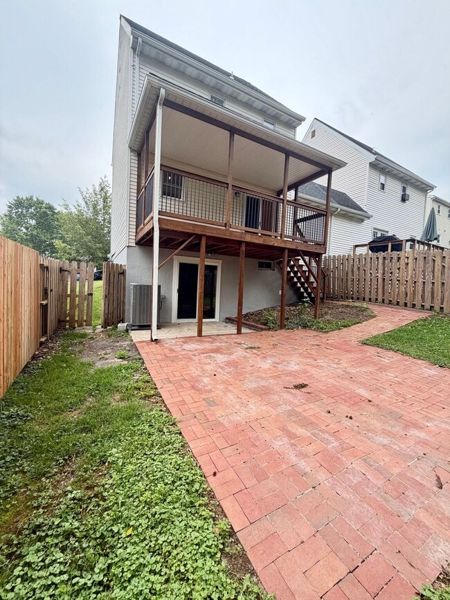 Building Photo - 673 S Cedar St