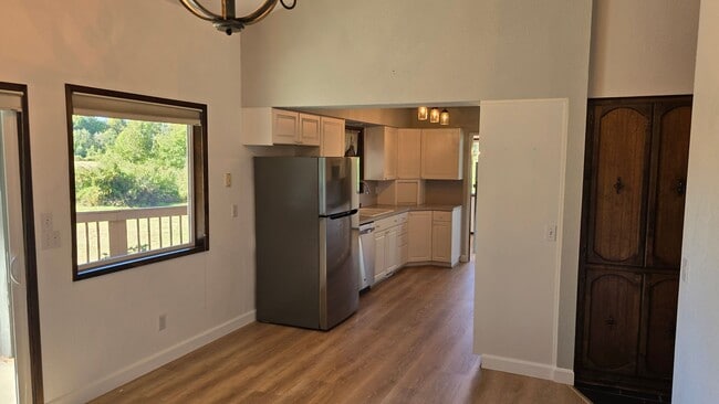 Building Photo - Beautiful 3 Bedroom Home on Acreage
