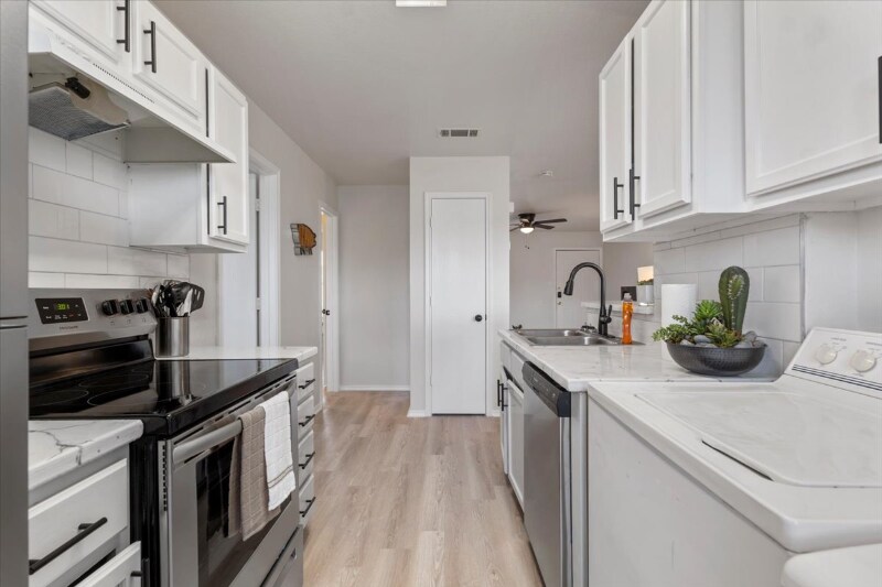 Building Photo - 5810 Redstone Dr