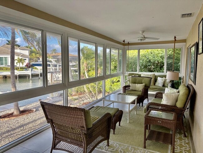 Building Photo - Home