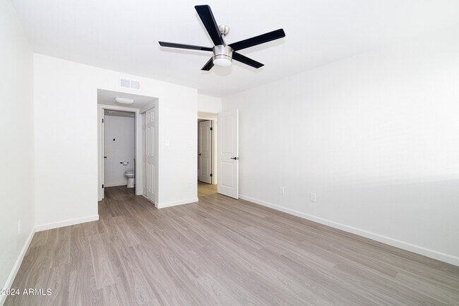 Building Photo - 2938 N 61st Pl
