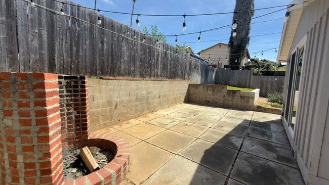 Building Photo - Newly Remodeled 3 bedroom home with AC