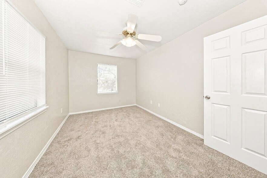 Building Photo - 2112 NW Bessie Ave
