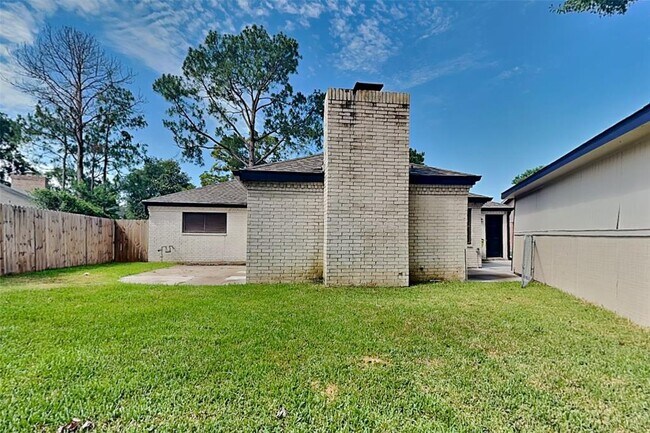 Building Photo - 2318 Turtle Creek Dr