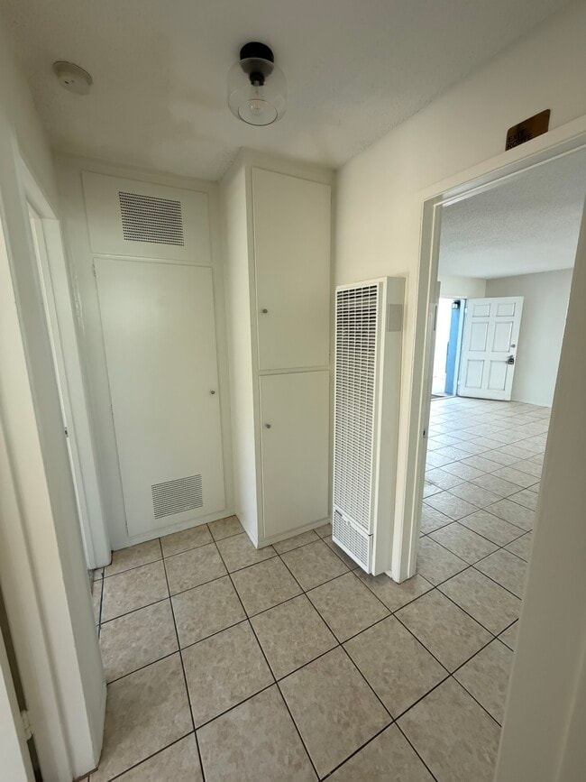 Building Photo - 618 Clubhouse Ave