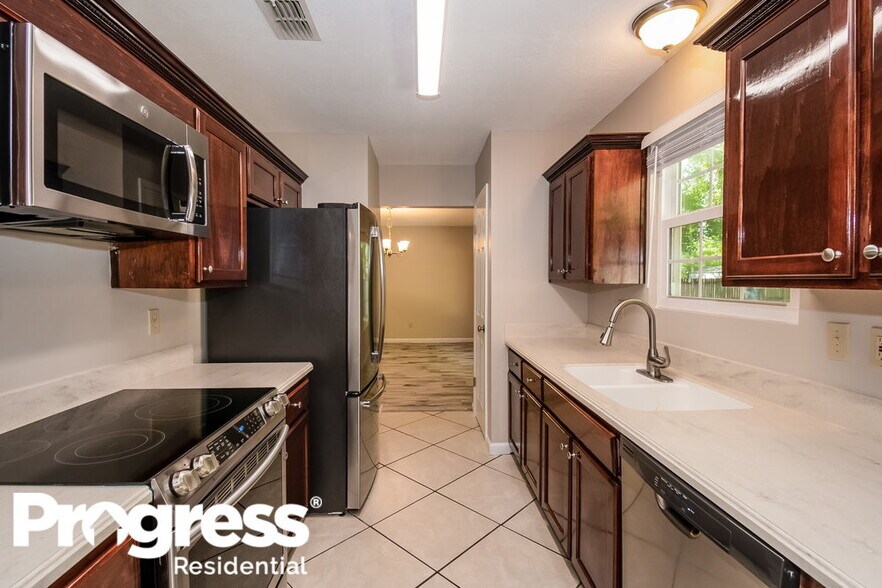 Building Photo - 2383 Dundee Ct E