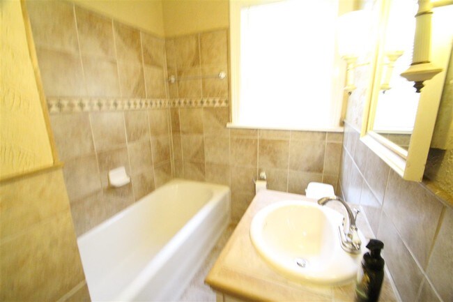 Building Photo - 1319 Peachtree St