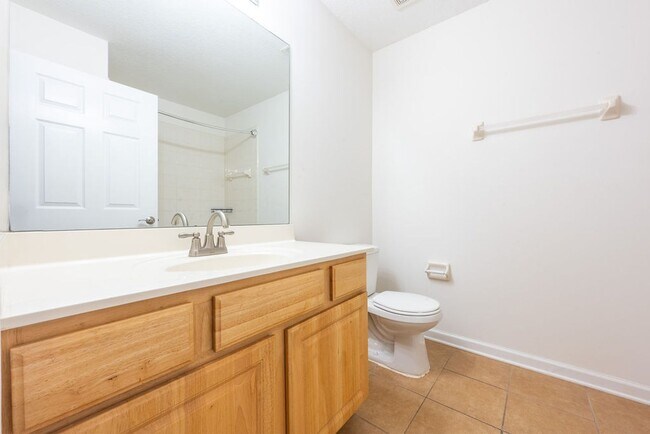 Building Photo - Jax Beach Condo Close to Everything