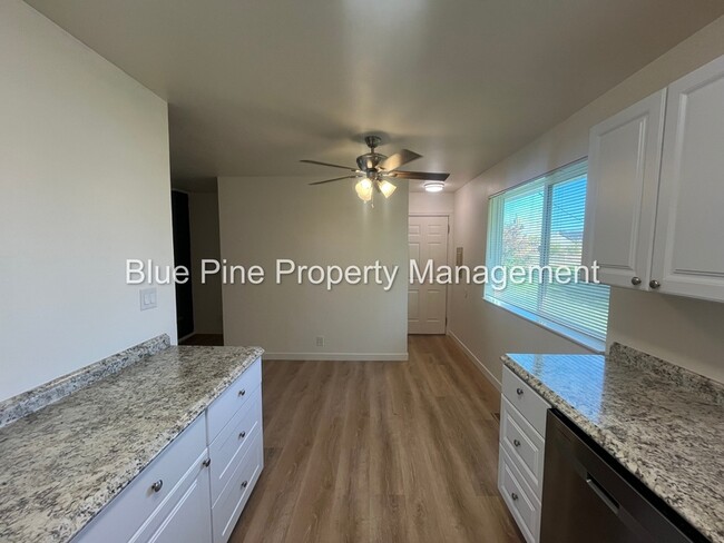 Building Photo - 810 Bergeson Dr