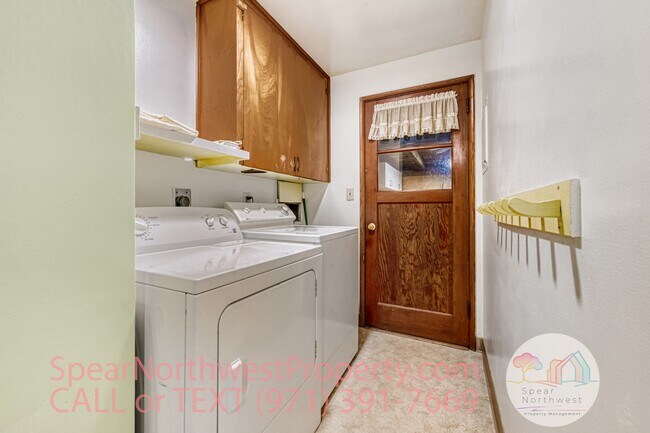 Building Photo - 9515 SE Stanley Ave