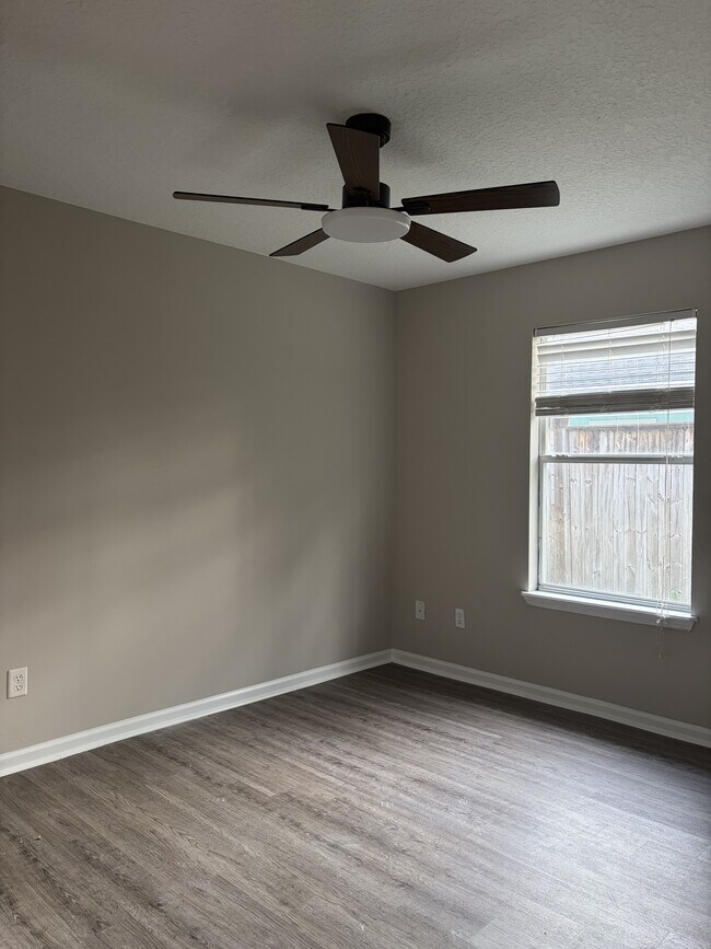 Building Photo - 4957 Verdis St
