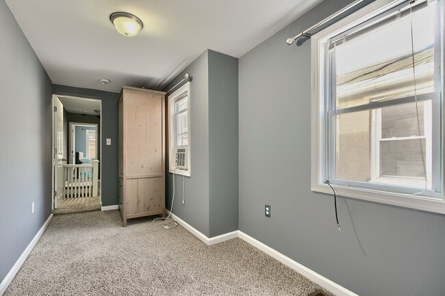 Building Photo - 411 S Madeira St