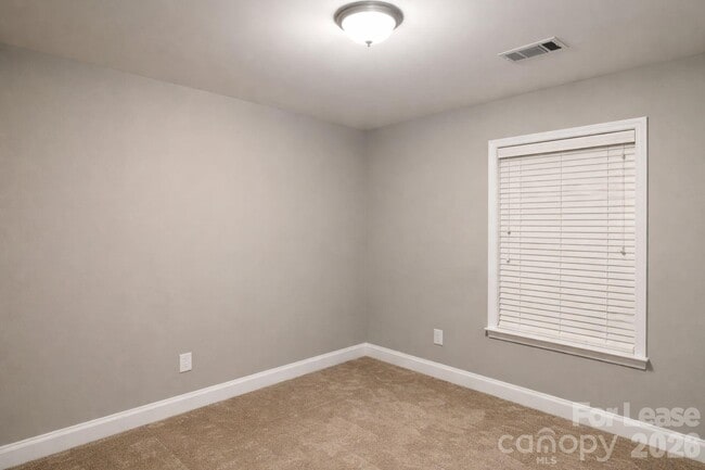 Building Photo - 116 Morning Mist Ln