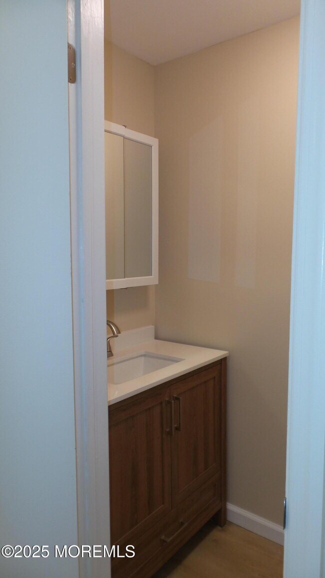 Building Photo - 2 Briar Mills Dr