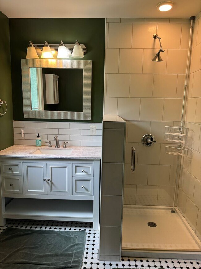 Building Photo - Updated 3BR/2BA home in South Nashville!