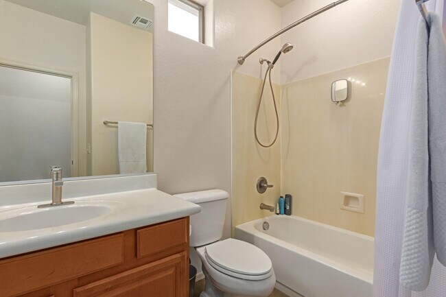 Building Photo - 15273 W Edgemont Ave