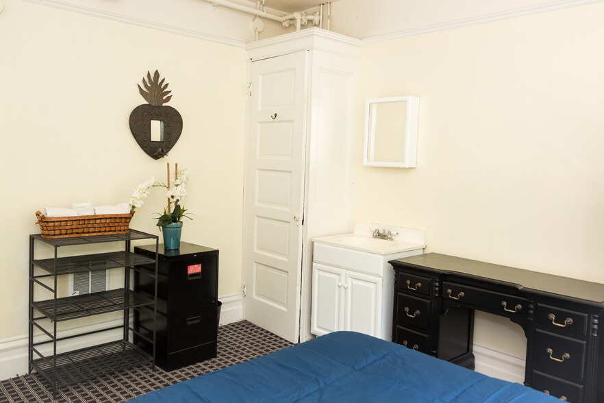 Building Photo - 524 Columbus Ave