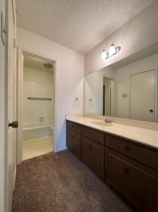 Building Photo - Duplex