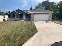 Building Photo - Great spacious home in Strafford