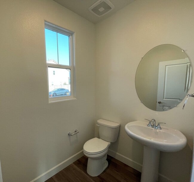 Building Photo - Like New Upscale West Roseville Home for Rent