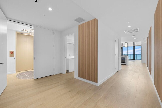 Building Photo - 1116 N Ocean Blvd