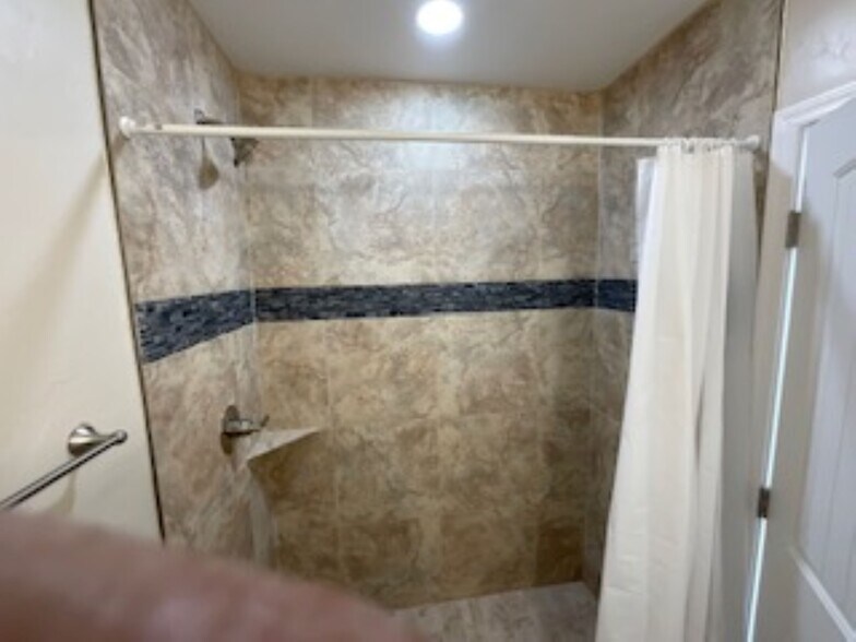 Bathroom - 1214 E Elm St