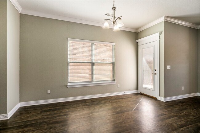 Building Photo - 121 Carrington Ave