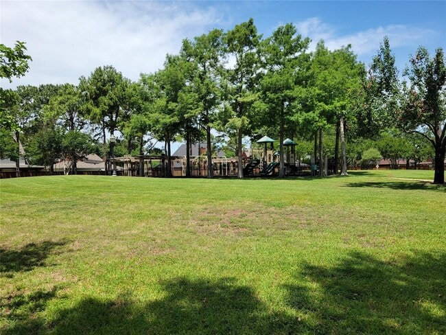 Building Photo - 7122 River Garden Dr