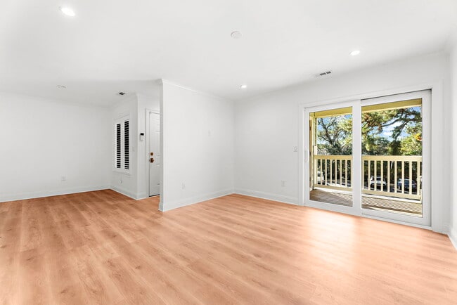 Building Photo - 1481 Center St Ext