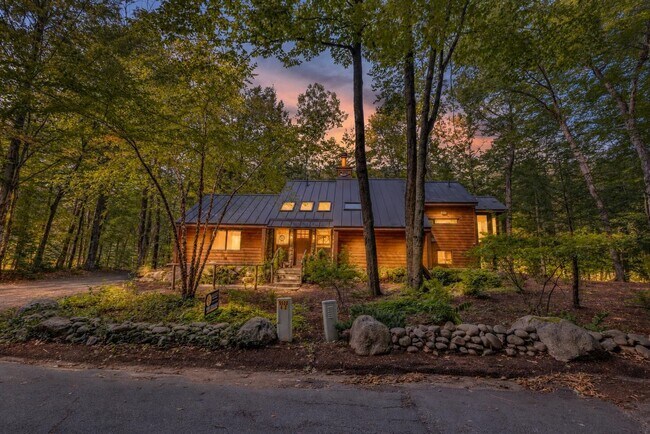 Building Photo - 20 River View Dr