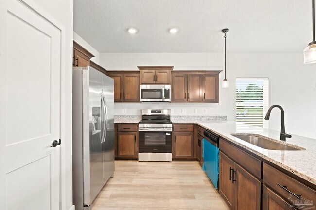 Building Photo - 5530 Lexlee Blvd