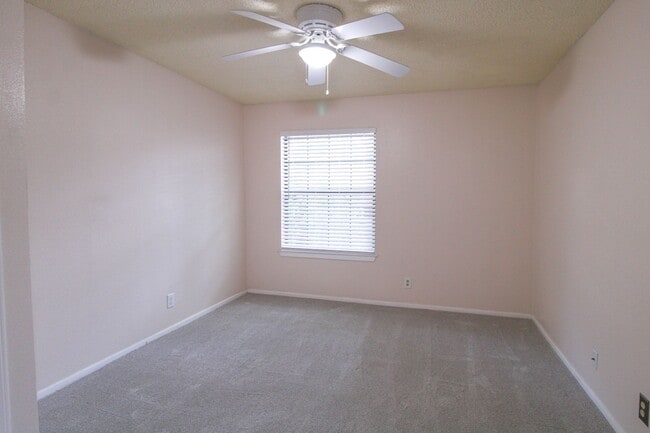 Building Photo - 13018 Heimer Rd