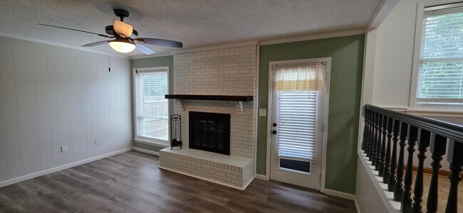 Building Photo - 4011 Pinnacle Way