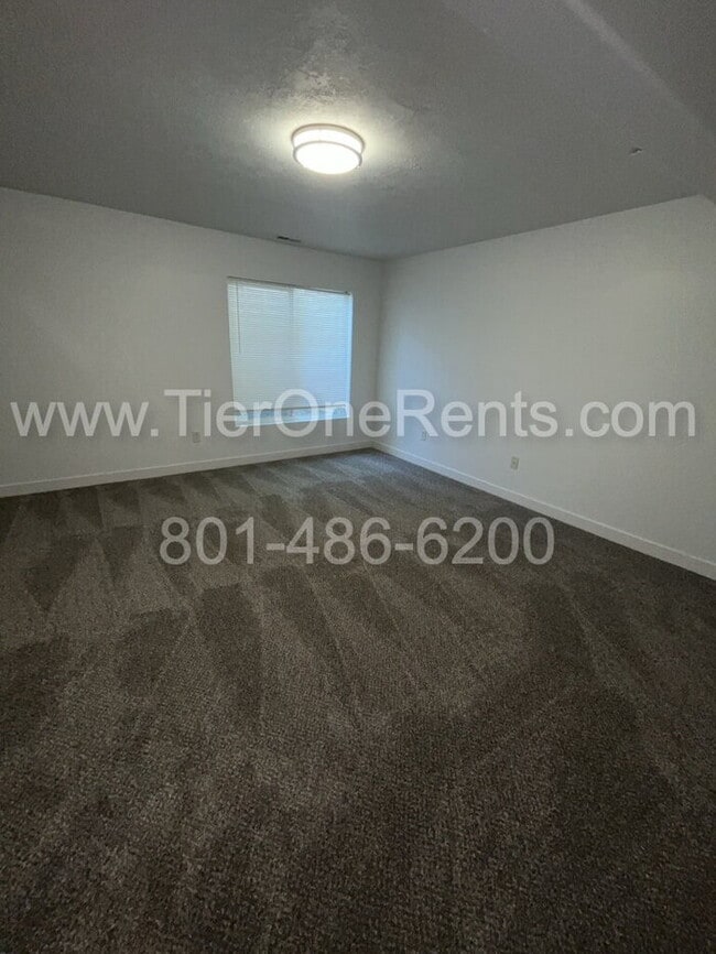 Building Photo - NO DEPOSIT option available for qualified ...