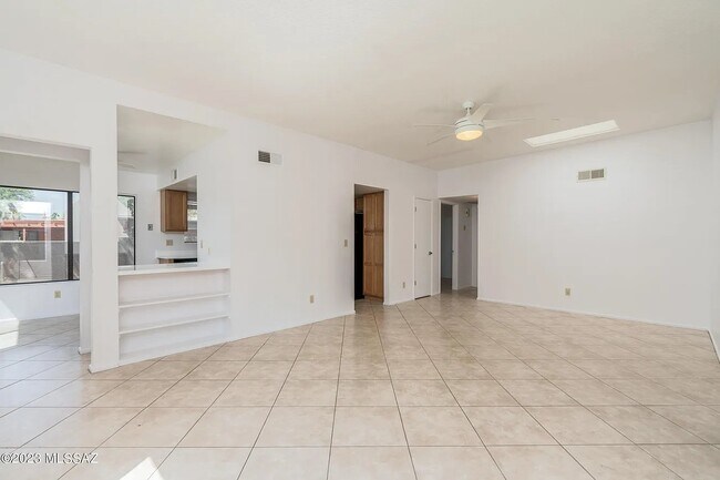 Building Photo - 4461 E Bullrush Ln