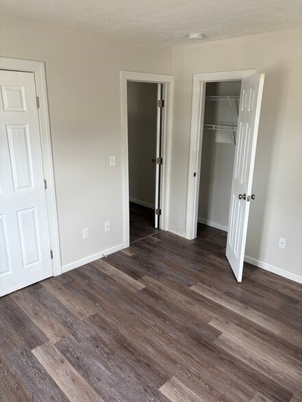 Building Photo - 2111 Lawn Ave