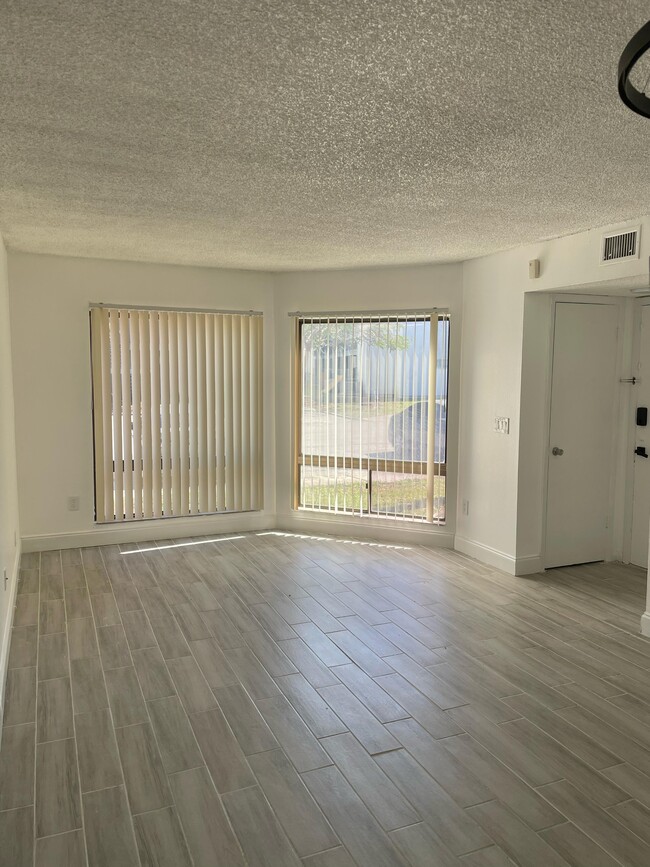 Building Photo - 4364 Aqua Vista Dr