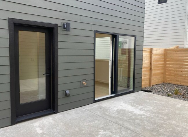 Building Photo - Single Family HOME with 3 Bedrooms 2 1/2 B...