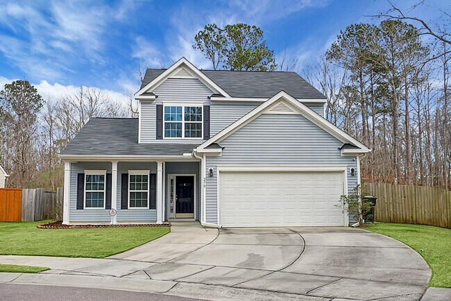 Building Photo - 3 bedrooms, 2.5 bathrooms  2-car garage in...