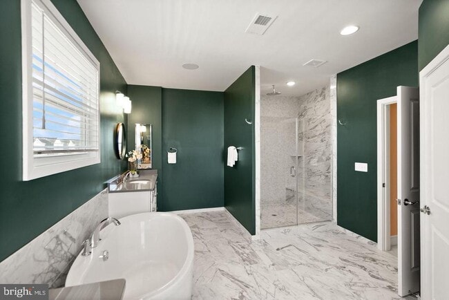 Building Photo - 1108 Coubertin Dr SE