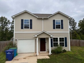 Building Photo - 2 STORY 3 BED, 2.5 BATH HOME LOCATED IN DENTON!!