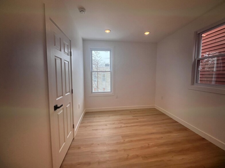 Building Photo - 13 Bartholdi Ave