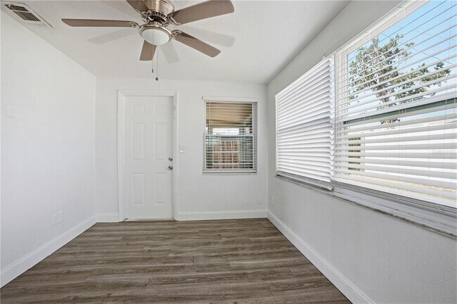 Building Photo - 3301 Rosefield Dr